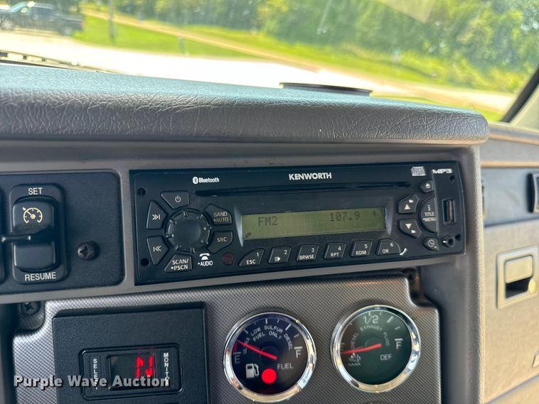 image for item EH6991 2014 Kenworth T370 refrigerated delivery truck