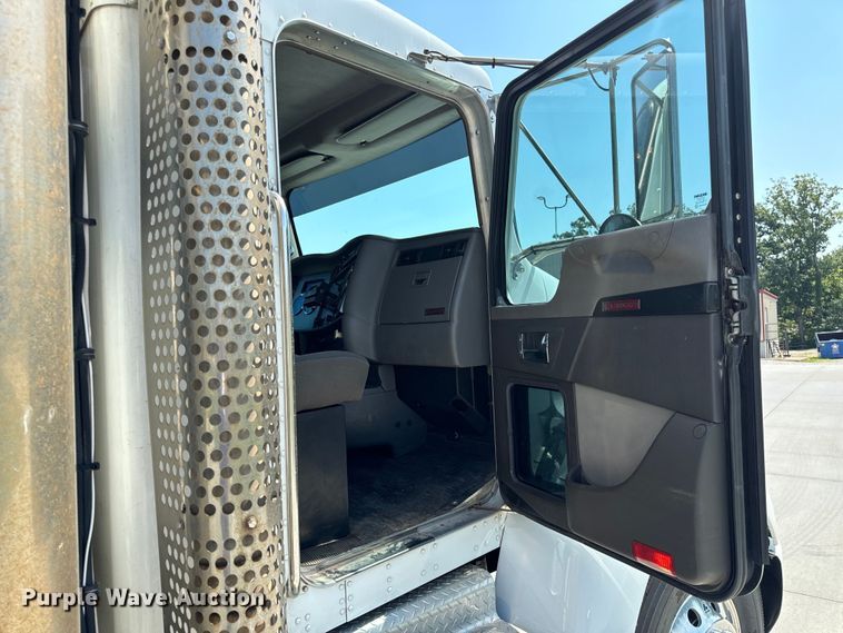 image for item EH6991 2014 Kenworth T370 refrigerated delivery truck