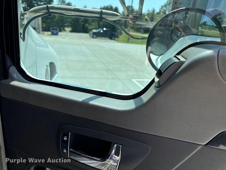 image for item EH6991 2014 Kenworth T370 refrigerated delivery truck