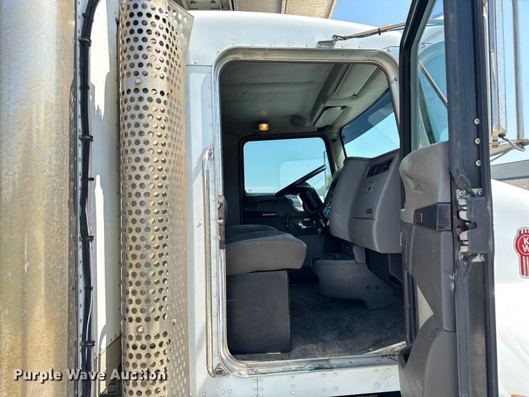 image for item EH6991 2014 Kenworth T370 refrigerated delivery truck