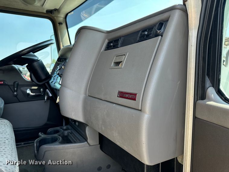 image for item EH6991 2014 Kenworth T370 refrigerated delivery truck