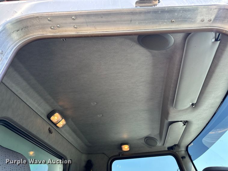 image for item EH6991 2014 Kenworth T370 refrigerated delivery truck