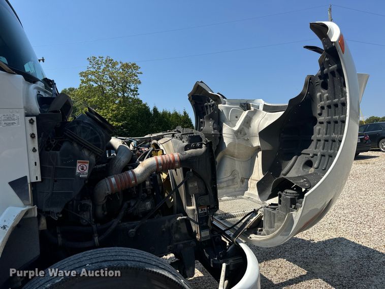 image for item EH6991 2014 Kenworth T370 refrigerated delivery truck