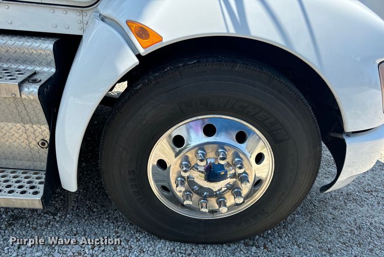 image for item EH6991 2014 Kenworth T370 refrigerated delivery truck