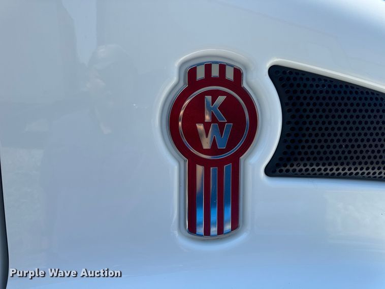 image for item EH6991 2014 Kenworth T370 refrigerated delivery truck