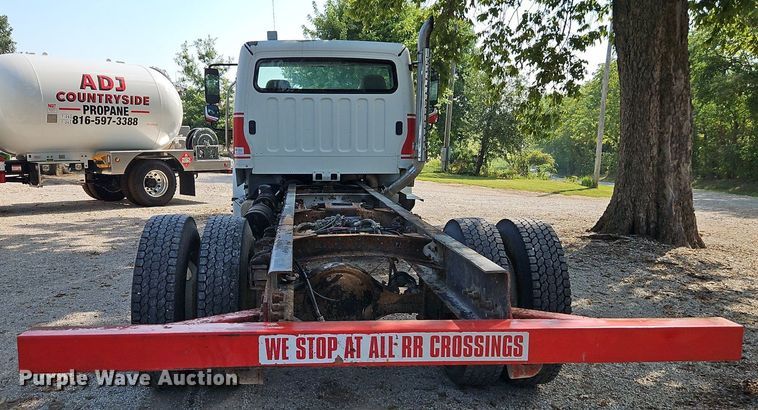 image for item EI8195 2007 Freightliner  Business Class M2 truck cab and chassis