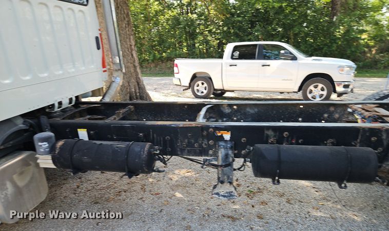 image for item EI8195 2007 Freightliner  Business Class M2 truck cab and chassis