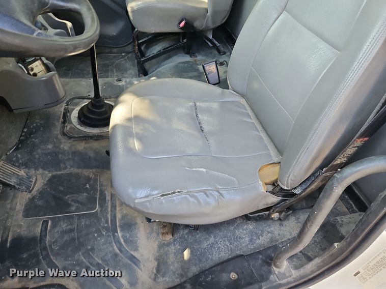 image for item EI8195 2007 Freightliner  Business Class M2 truck cab and chassis