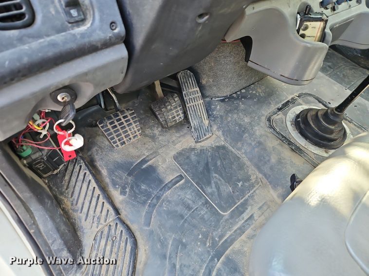 image for item EI8195 2007 Freightliner  Business Class M2 truck cab and chassis