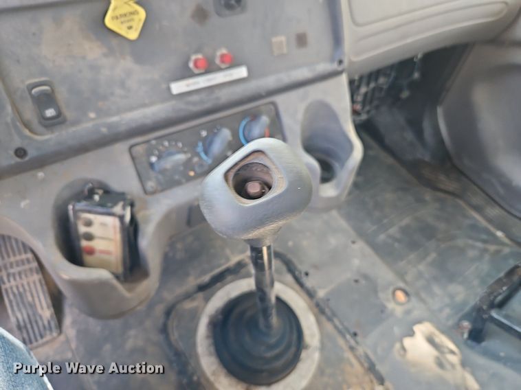 image for item EI8195 2007 Freightliner  Business Class M2 truck cab and chassis