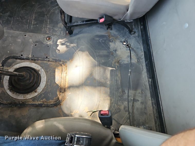 image for item EI8195 2007 Freightliner  Business Class M2 truck cab and chassis