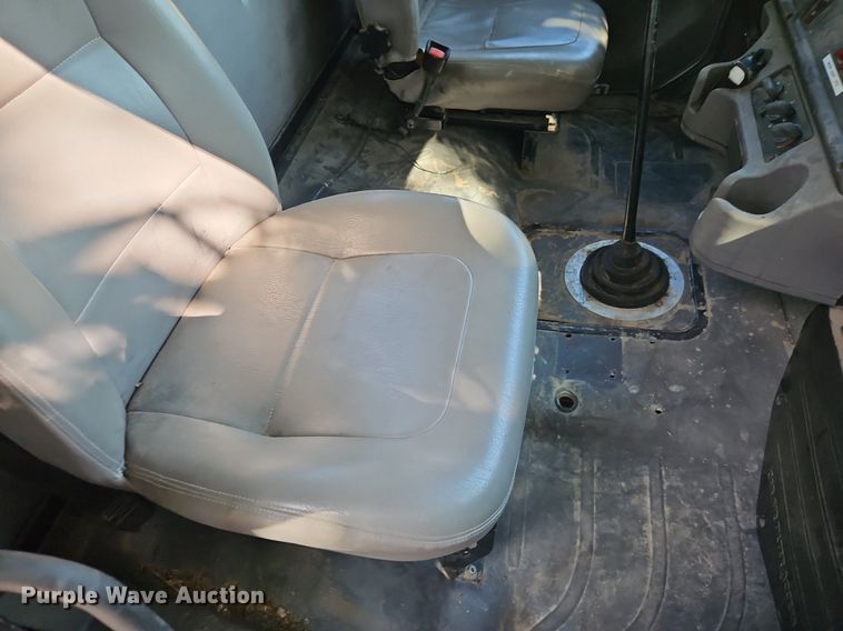 image for item EI8195 2007 Freightliner  Business Class M2 truck cab and chassis