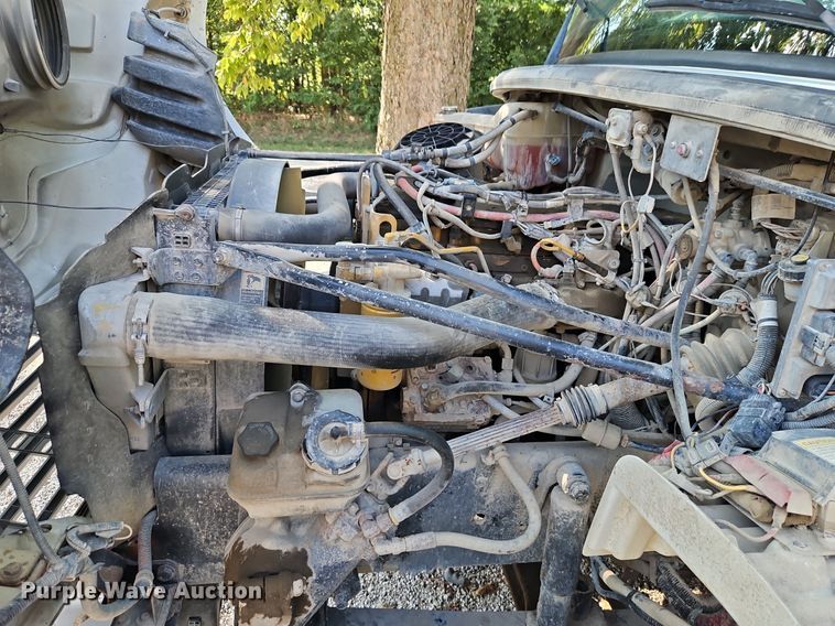 image for item EI8195 2007 Freightliner  Business Class M2 truck cab and chassis