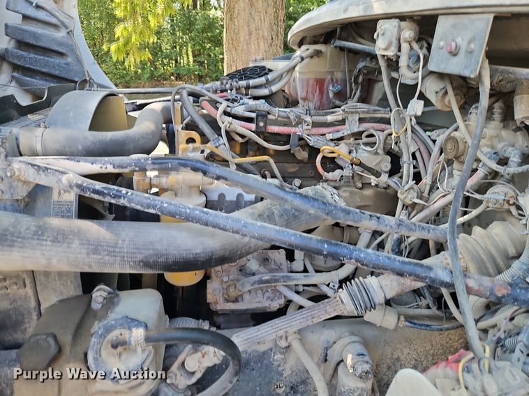 image for item EI8195 2007 Freightliner  Business Class M2 truck cab and chassis