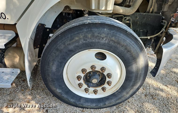 image for item EI8195 2007 Freightliner  Business Class M2 truck cab and chassis