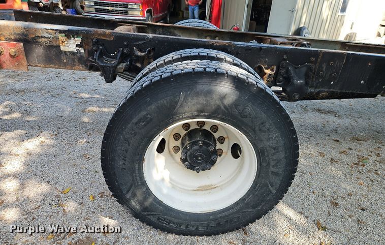 image for item EI8195 2007 Freightliner  Business Class M2 truck cab and chassis