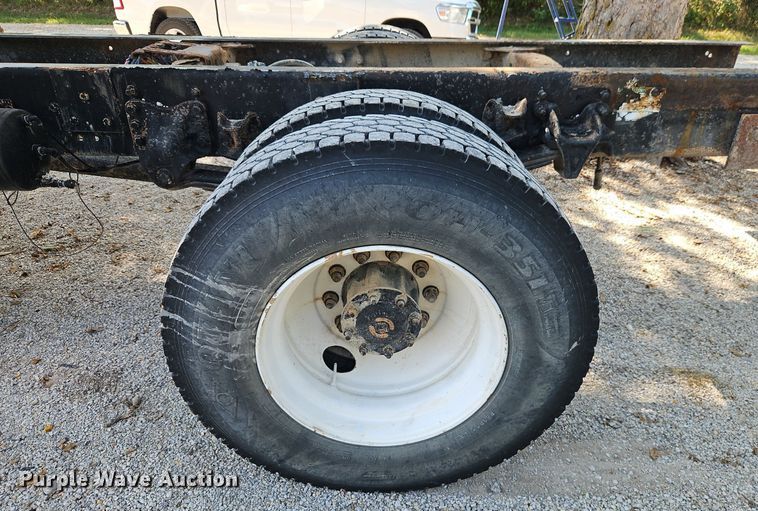 image for item EI8195 2007 Freightliner  Business Class M2 truck cab and chassis