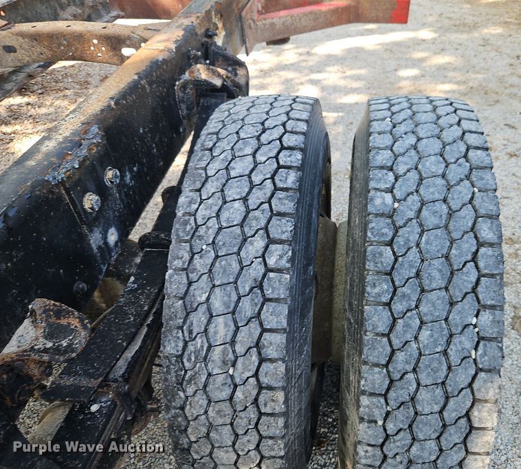 image for item EI8195 2007 Freightliner  Business Class M2 truck cab and chassis