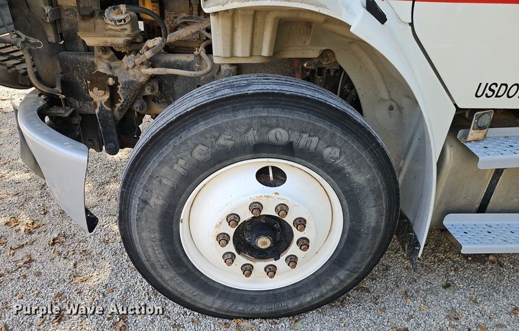 image for item EI8195 2007 Freightliner  Business Class M2 truck cab and chassis