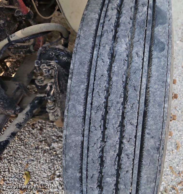 image for item EI8195 2007 Freightliner  Business Class M2 truck cab and chassis