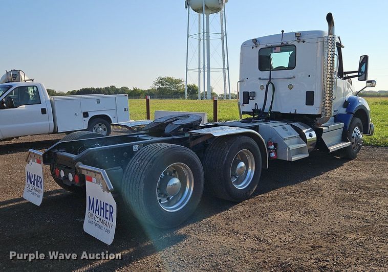 image for item EI8238 2020 Kenworth T880 semi truck