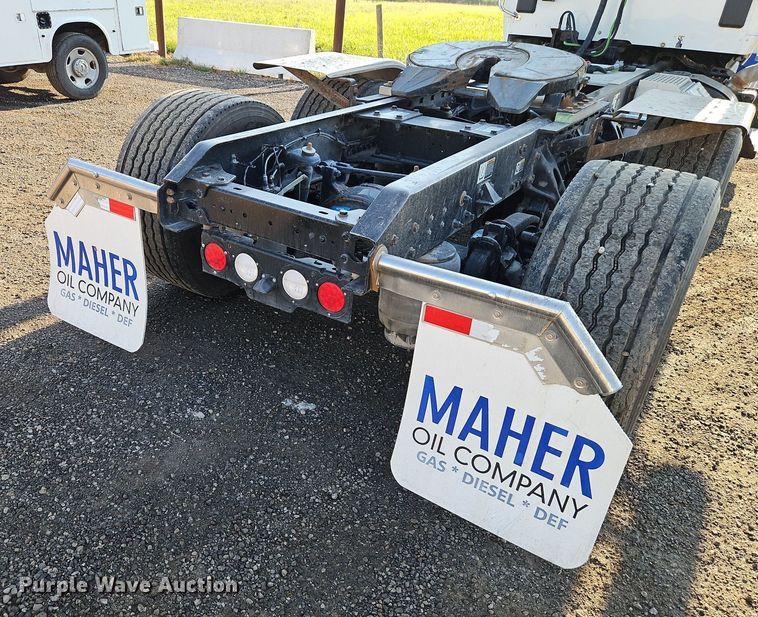 image for item EI8238 2020 Kenworth T880 semi truck