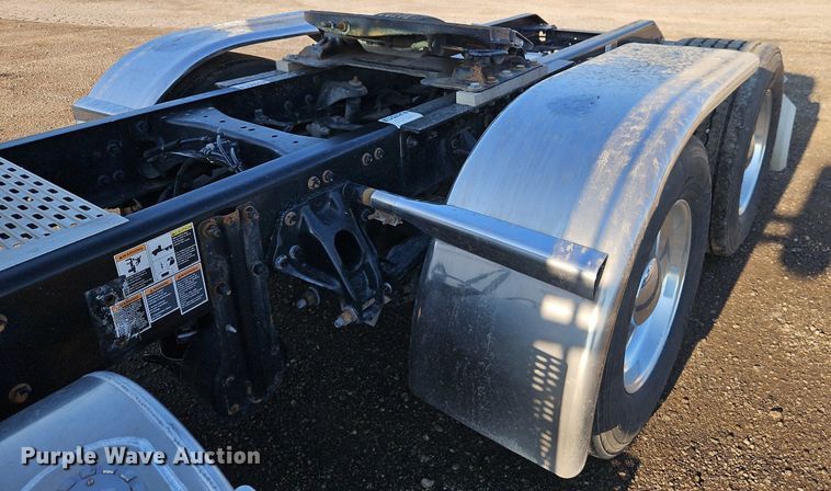 image for item EI8238 2020 Kenworth T880 semi truck