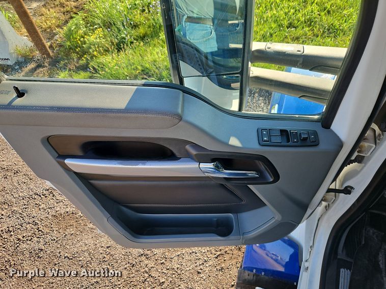 image for item EI8238 2020 Kenworth T880 semi truck