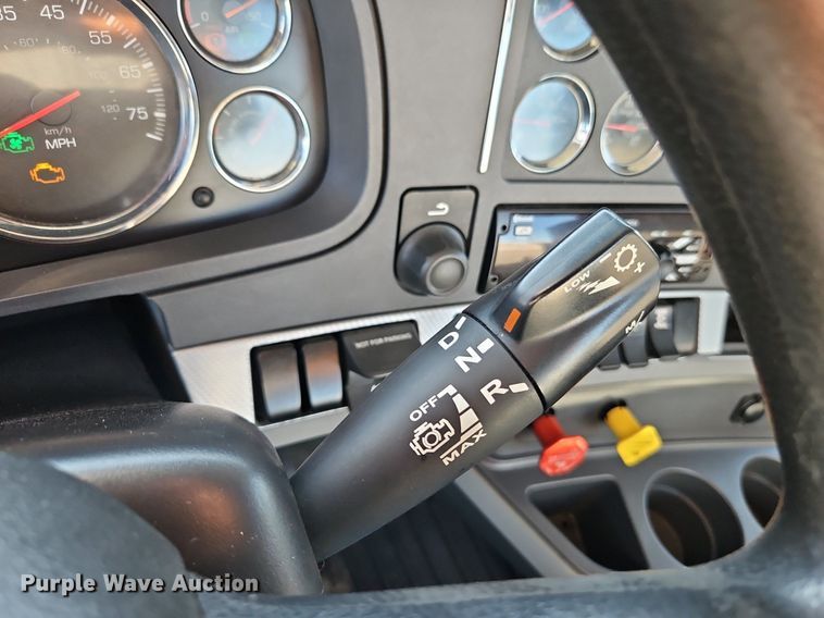 image for item EI8238 2020 Kenworth T880 semi truck