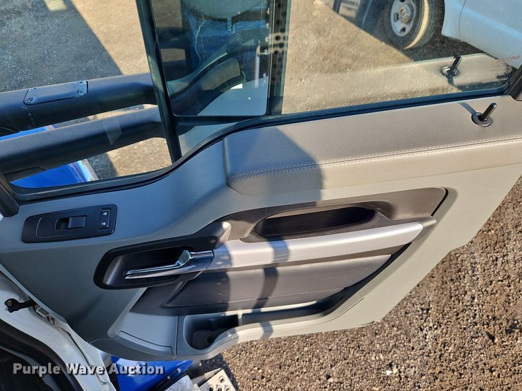 image for item EI8238 2020 Kenworth T880 semi truck