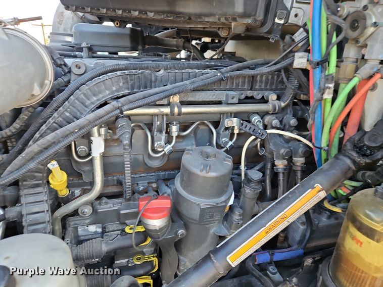 image for item EI8238 2020 Kenworth T880 semi truck