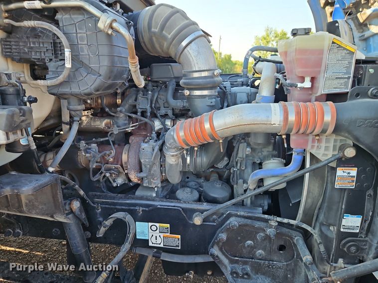 image for item EI8238 2020 Kenworth T880 semi truck