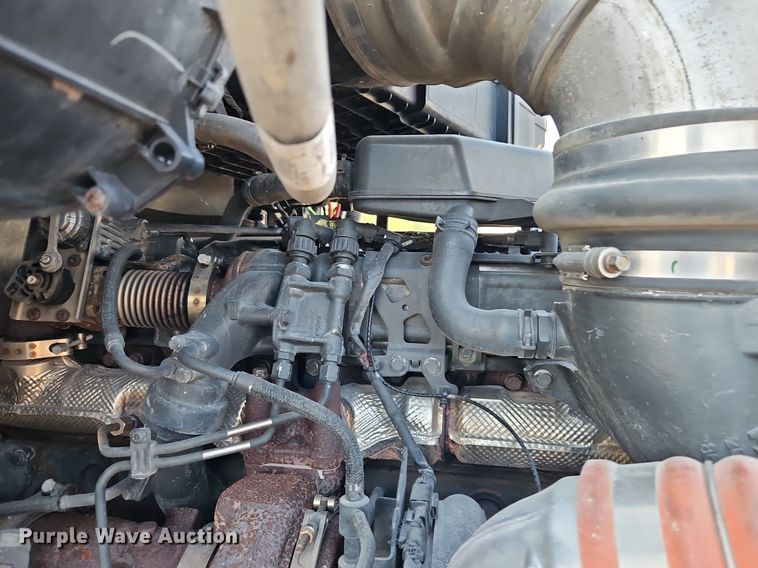 image for item EI8238 2020 Kenworth T880 semi truck