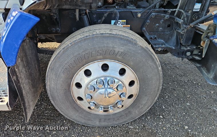 image for item EI8238 2020 Kenworth T880 semi truck