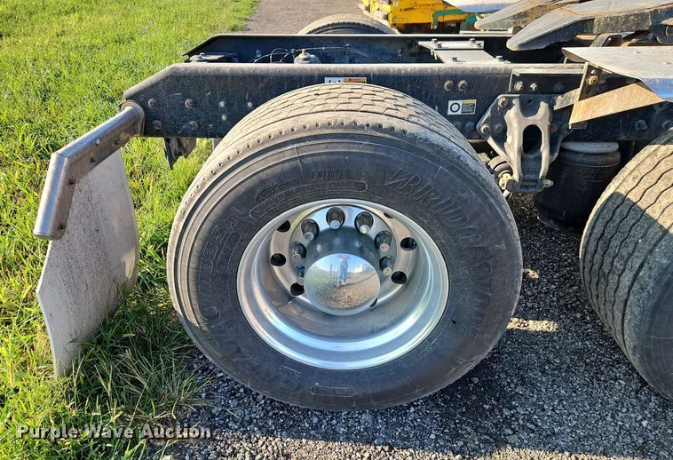 image for item EI8238 2020 Kenworth T880 semi truck