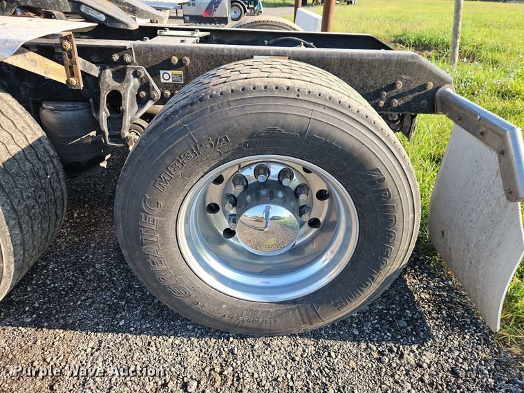 image for item EI8238 2020 Kenworth T880 semi truck