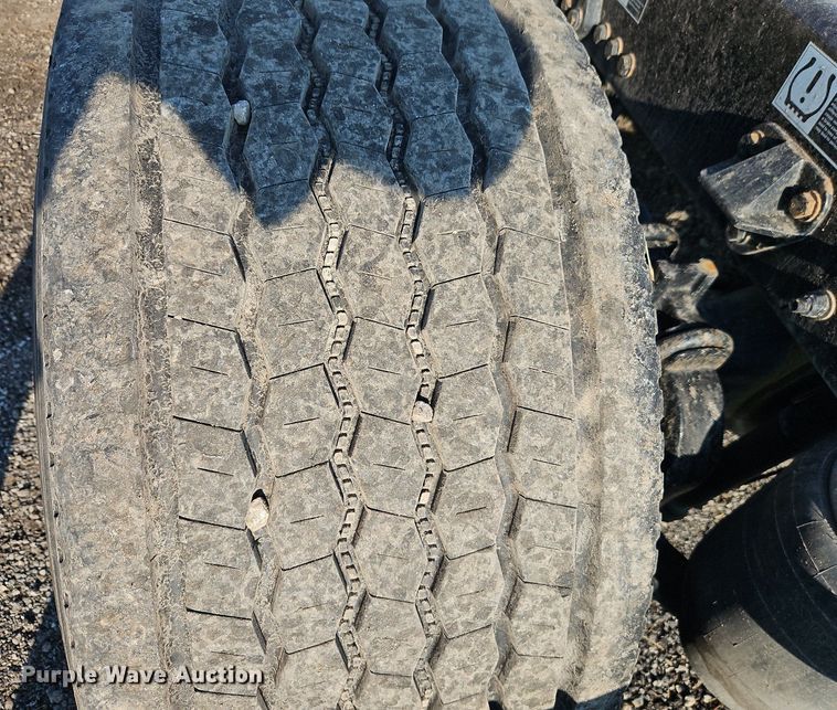 image for item EI8238 2020 Kenworth T880 semi truck