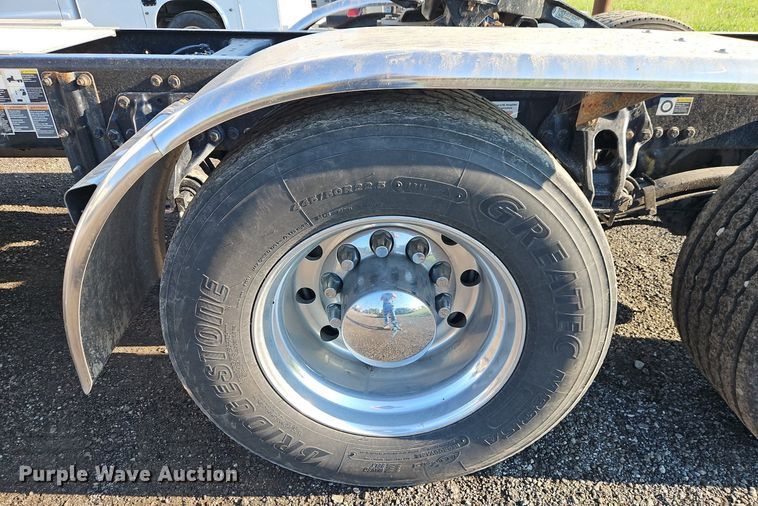 image for item EI8238 2020 Kenworth T880 semi truck