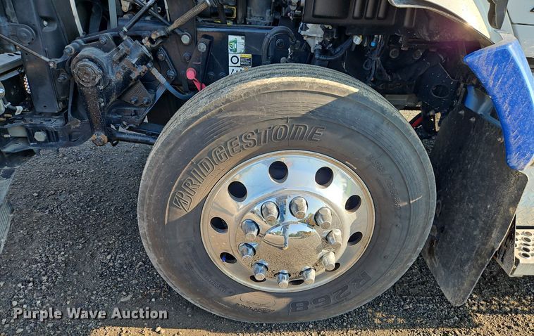 image for item EI8238 2020 Kenworth T880 semi truck