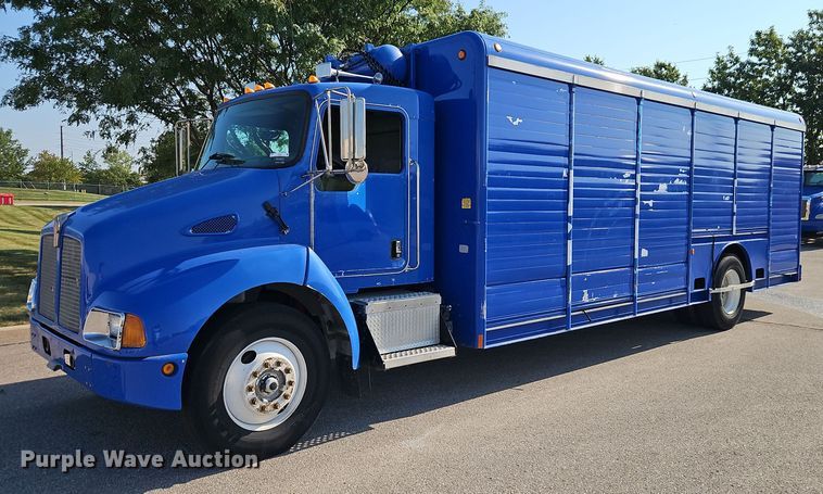 image for item EI8262 2004 Kenworth T300 delivery truck