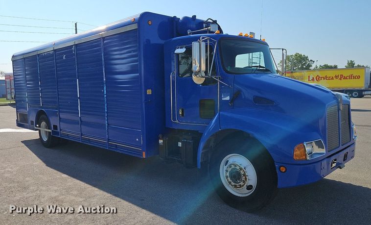 image for item EI8262 2004 Kenworth T300 delivery truck