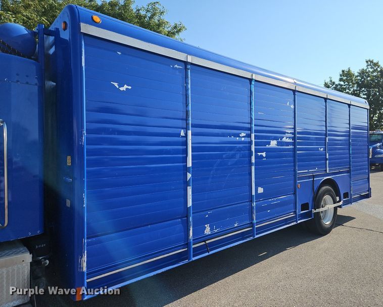 image for item EI8262 2004 Kenworth T300 delivery truck