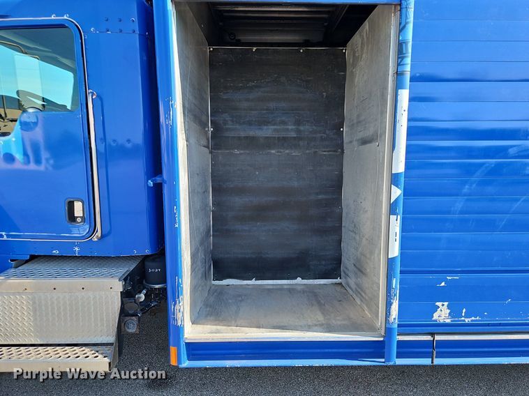 image for item EI8262 2004 Kenworth T300 delivery truck