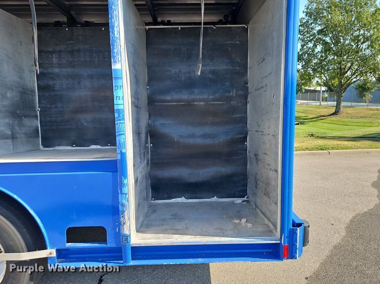 image for item EI8262 2004 Kenworth T300 delivery truck