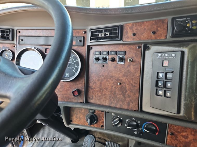 image for item EI8262 2004 Kenworth T300 delivery truck