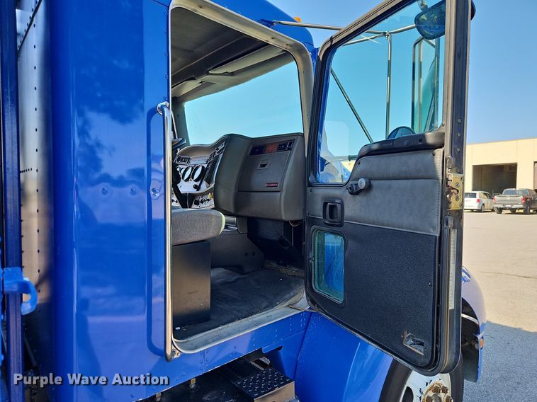 image for item EI8262 2004 Kenworth T300 delivery truck