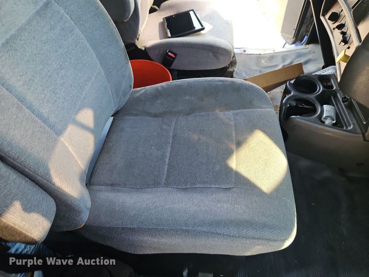 image for item EI8262 2004 Kenworth T300 delivery truck