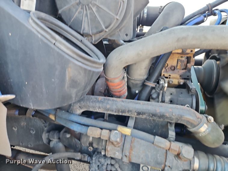 image for item EI8262 2004 Kenworth T300 delivery truck