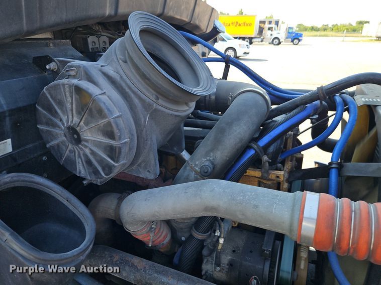 image for item EI8262 2004 Kenworth T300 delivery truck