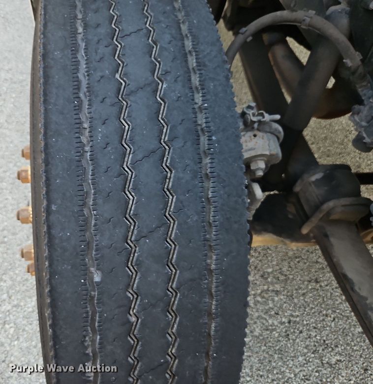 image for item EI8262 2004 Kenworth T300 delivery truck